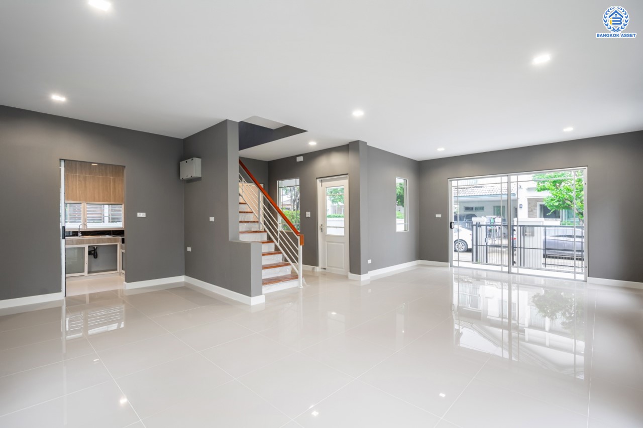 บ้านมือสองตกแต่งใหม่ แบรนด์สุดหรู L&H ม.มัณฑนา แจ้งวัฒนะ-ราชพฤกษ์ เนื้อที่ 55.3 ตร.ว. ฟังก์ชัน 3 ห้องนอน 3 ห้องน้ำ จอดรถได้ 2 คัน บรรยากาศ Private พร้อม Facilities ครบครัน! บนทำเลโซนเมือง เชื่อมต่อทุกการเดินทาง ใกล้เซ็นทรัลแจ้งวัฒนะ, เมืองทองธานี, ทางด่วน และรถไฟฟ้าสายสีม่วง "สถานีบางรักน้อยท่าอิฐ"